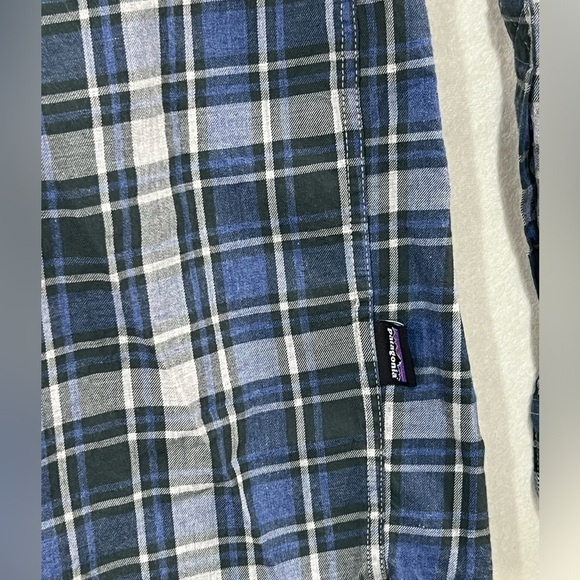Patagonia Size Medium Navy Plaid Organic Cotton Button Front Shirt EUC - Picture 7 of 10